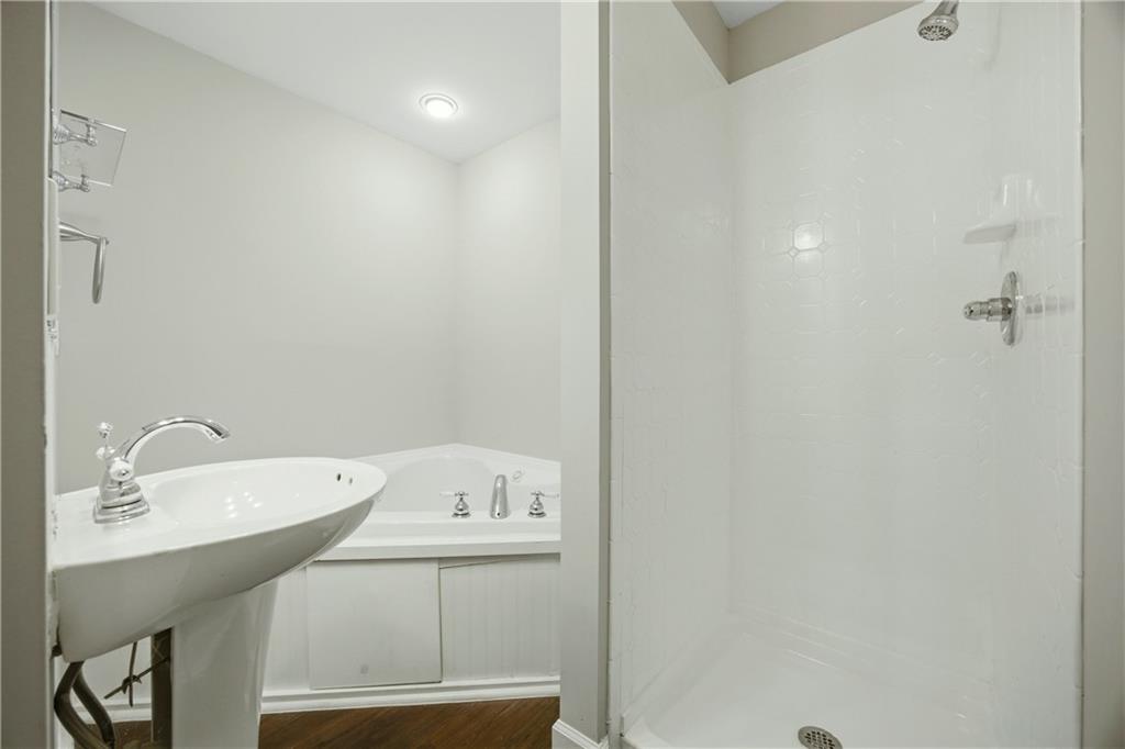 260 Barrington Drive E Property Photo 7