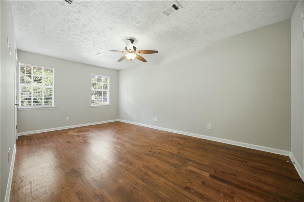 260 Barrington Drive E Property Photo 8