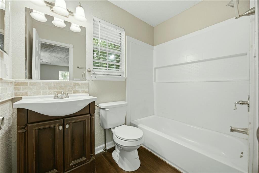 260 Barrington Drive E Property Photo 10