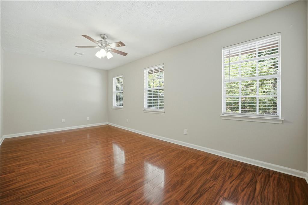 260 Barrington Drive E Property Photo 13
