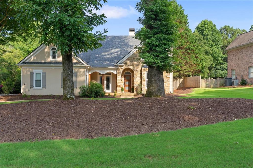 802 Lakeglen Drive Property Photo 1