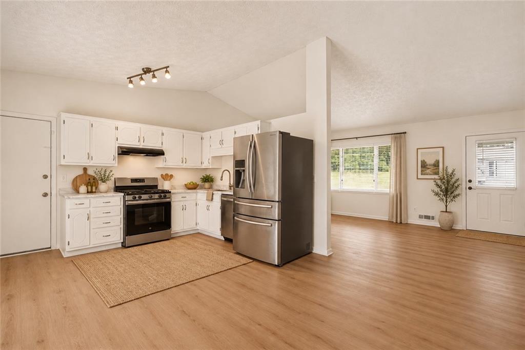 3217 Canterbury Trail Property Photo 5