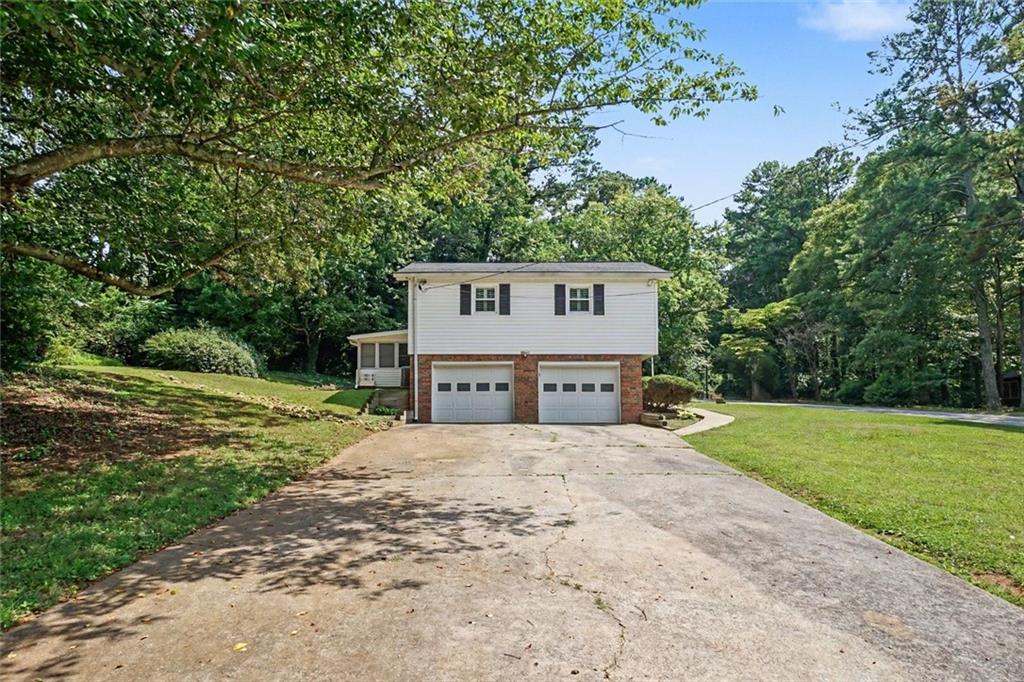 1272 Oakwoods Drive Property Photo 2