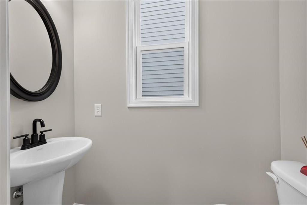 2111 Westside Drive Property Photo 10