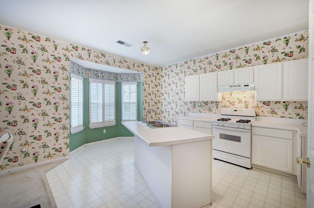 4144 Spring Cove Drive Property Photo 8