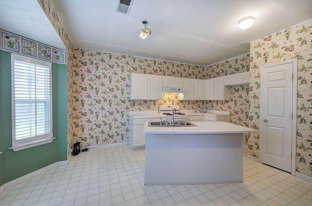 4144 Spring Cove Drive Property Photo 9