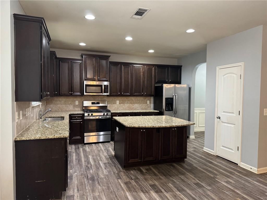 2337 Braelin Loop Property Photo 4