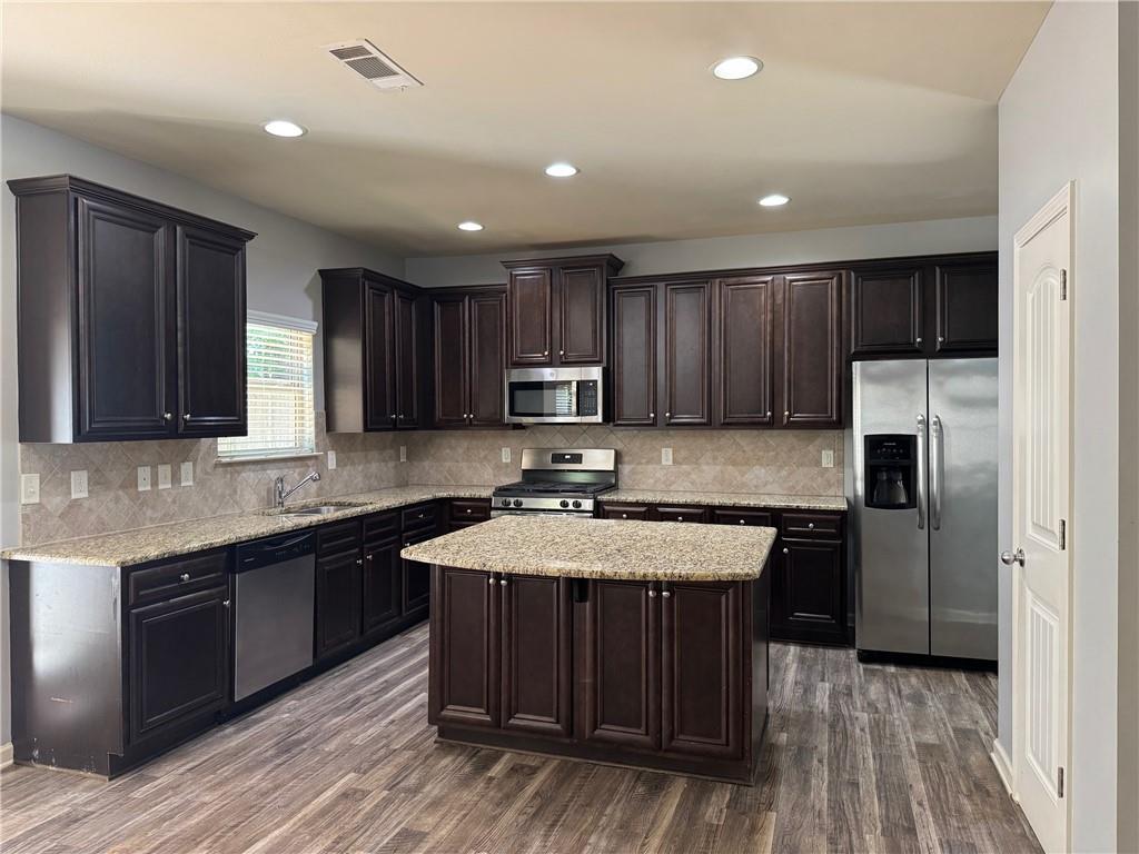 2337 Braelin Loop Property Photo 5