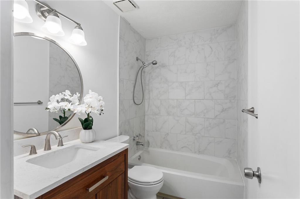 1009 Mcclelen Way Property Photo 5