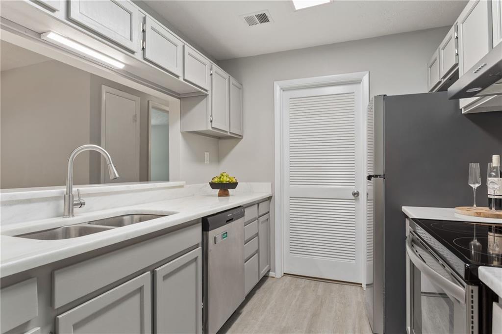 1009 Mcclelen Way Property Photo 13
