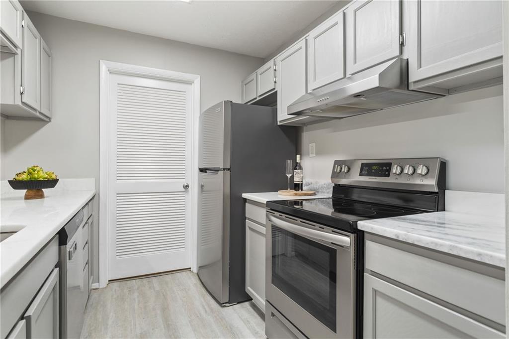 1009 Mcclelen Way Property Photo 14