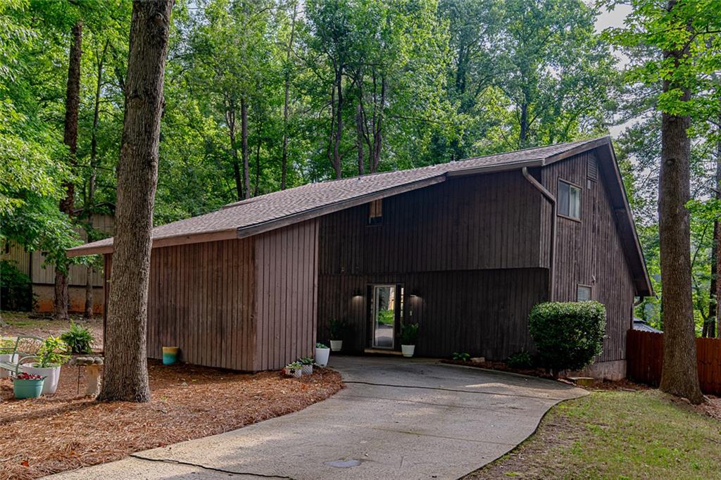 552 Edgefield Drive Property Photo 1