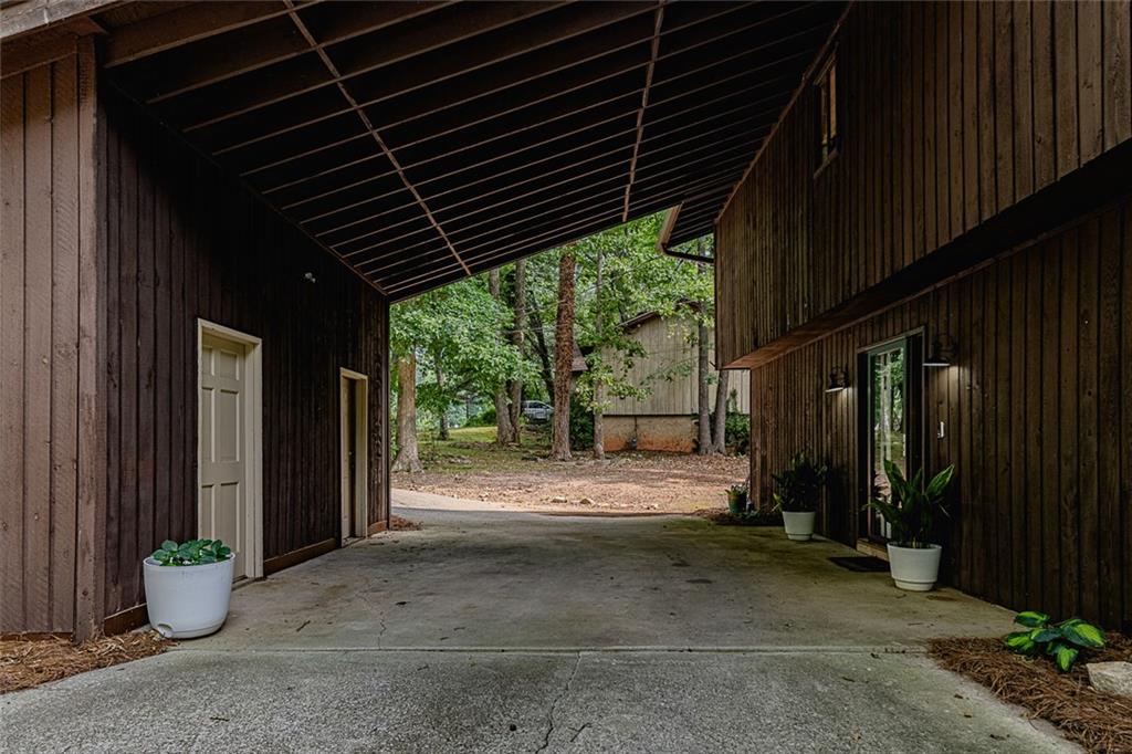 552 Edgefield Drive Property Photo 3