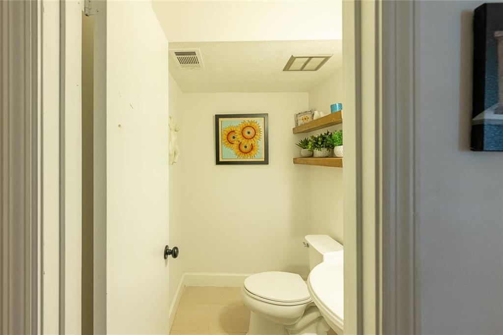 552 Edgefield Drive Property Photo 10