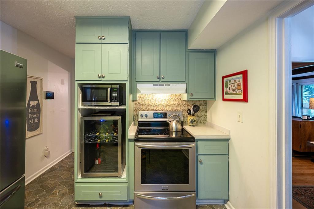 552 Edgefield Drive Property Photo 20