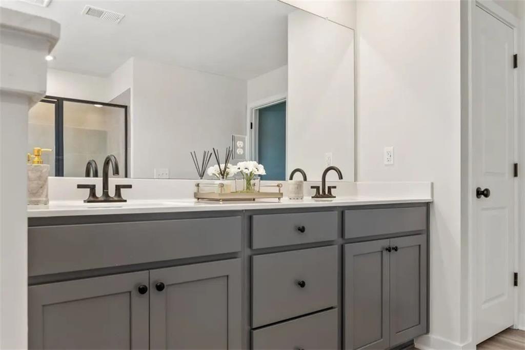 8565 Oak Hollow Way Property Photo 18