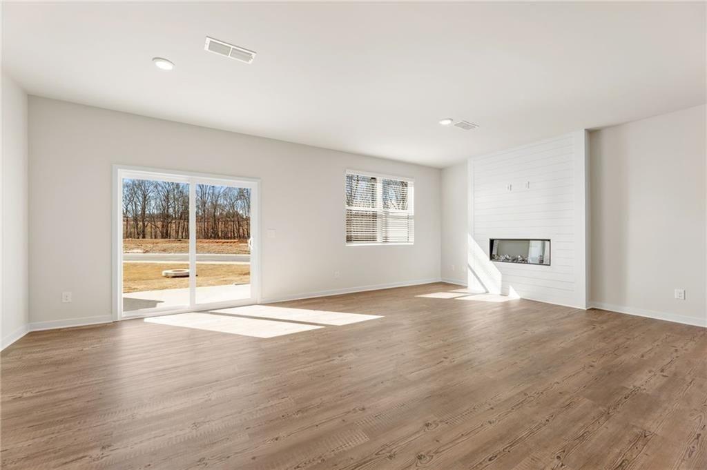 2064 Underwood Drive Unit 24 Property Photo 4