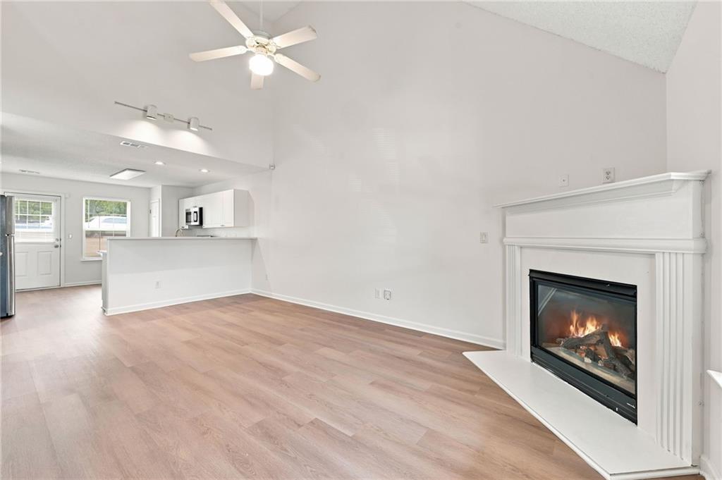 3055 Lakeside Circle Property Photo 5