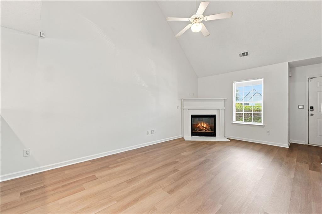 3055 Lakeside Circle Property Photo 8