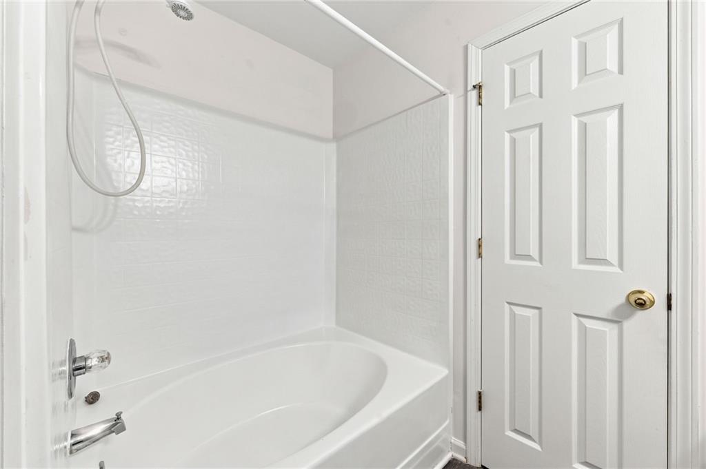 3055 Lakeside Circle Property Photo 16