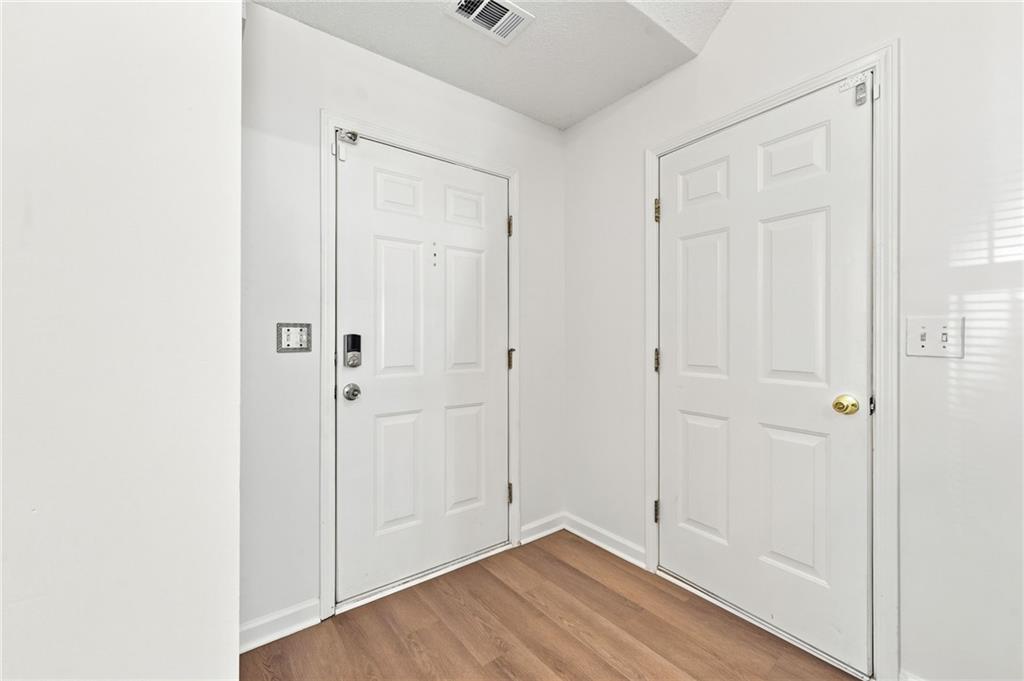 3055 Lakeside Circle Property Photo 18