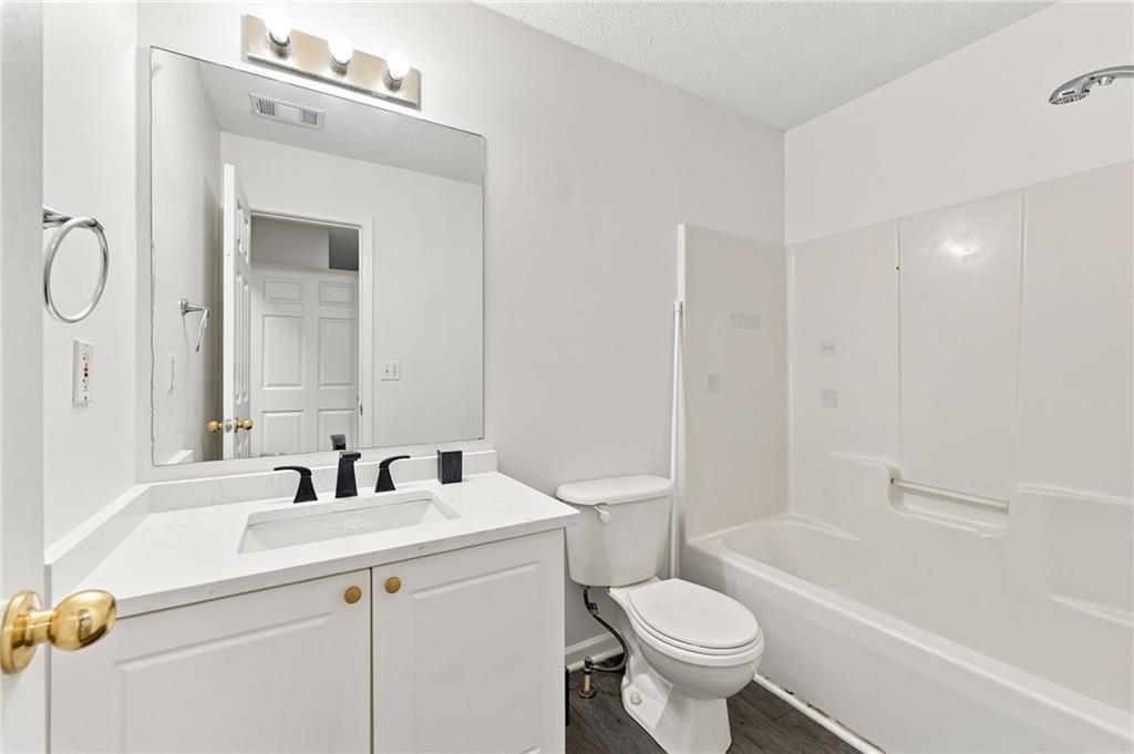3055 Lakeside Circle Property Photo 21