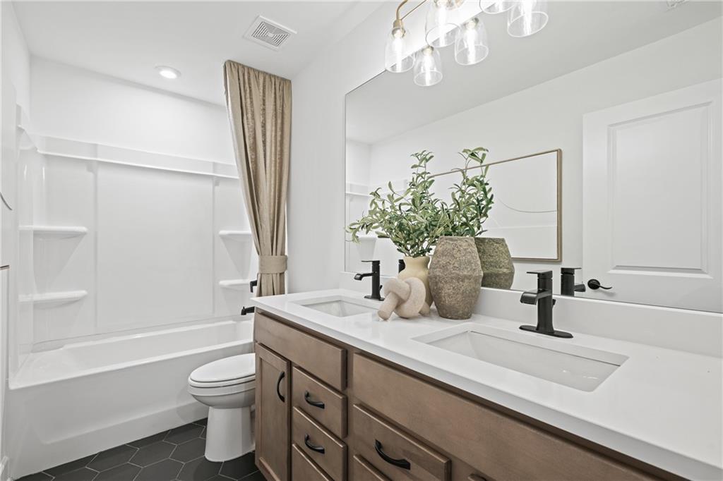 472 Dahlia Street Property Photo 8