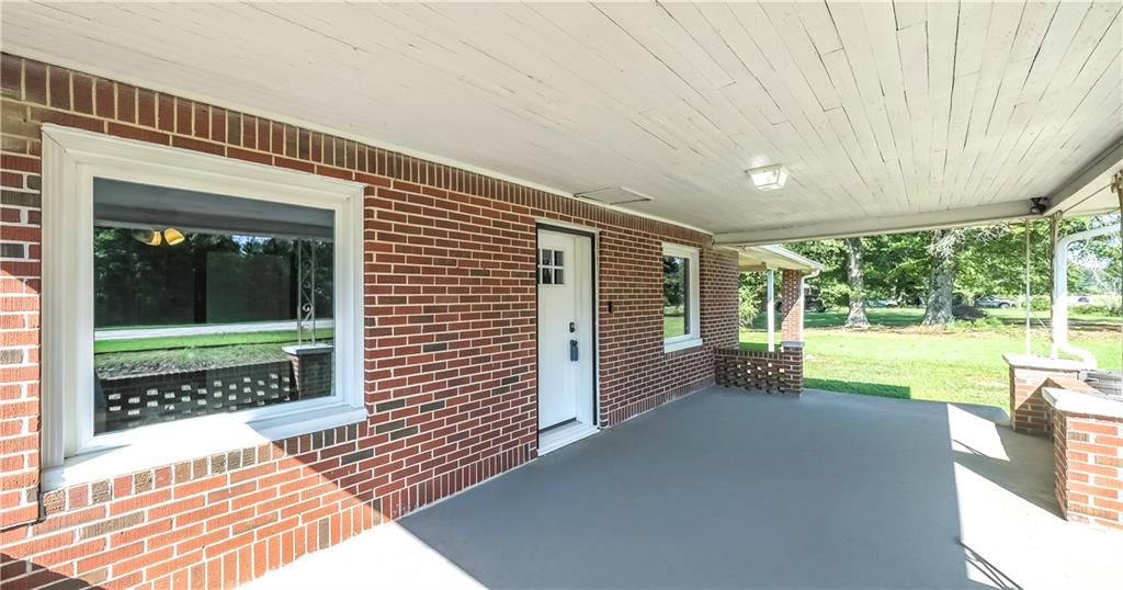 2986 Hilltop Dr Property Photo 3
