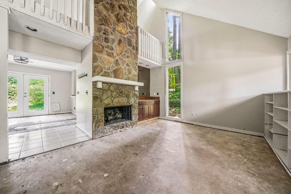 1951 Kinridge Road Property Photo 4