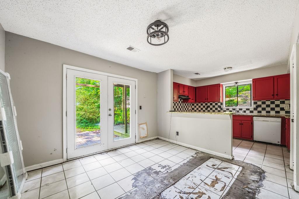 1951 Kinridge Road Property Photo 6