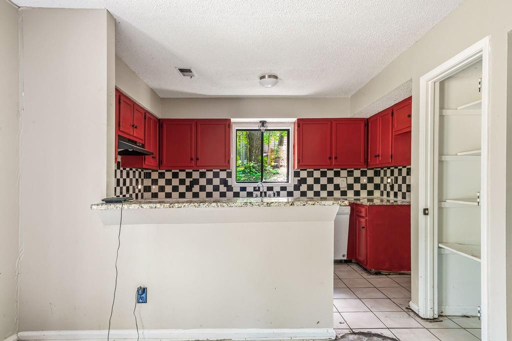 1951 Kinridge Road Property Photo 7