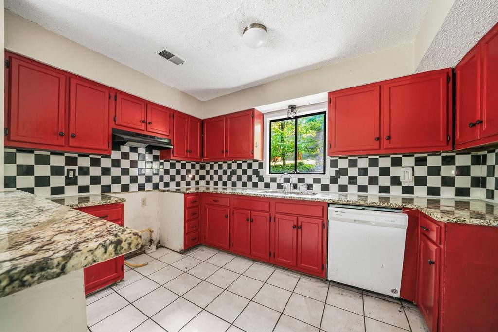 1951 Kinridge Road Property Photo 9