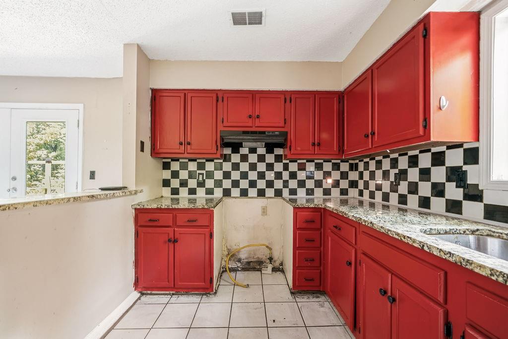 1951 Kinridge Road Property Photo 10