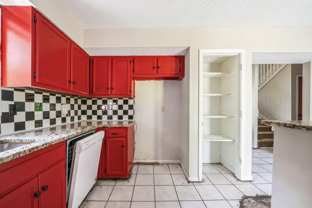 1951 Kinridge Road Property Photo 11