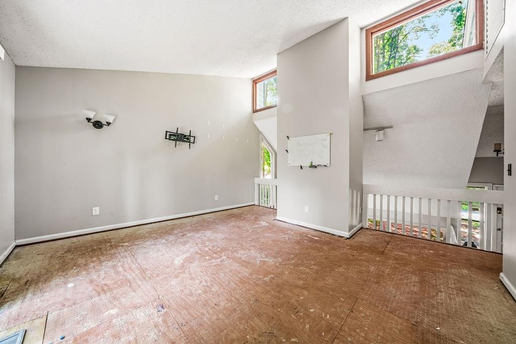 1951 Kinridge Road Property Photo 14