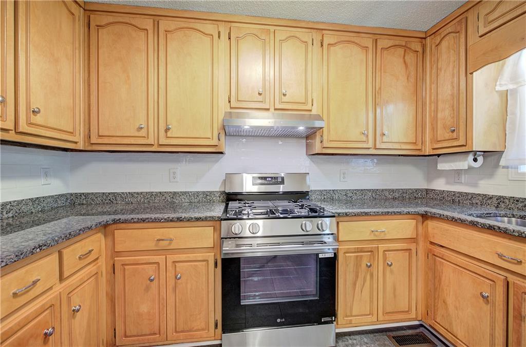 290 Whispering Waters Drive Property Photo 18