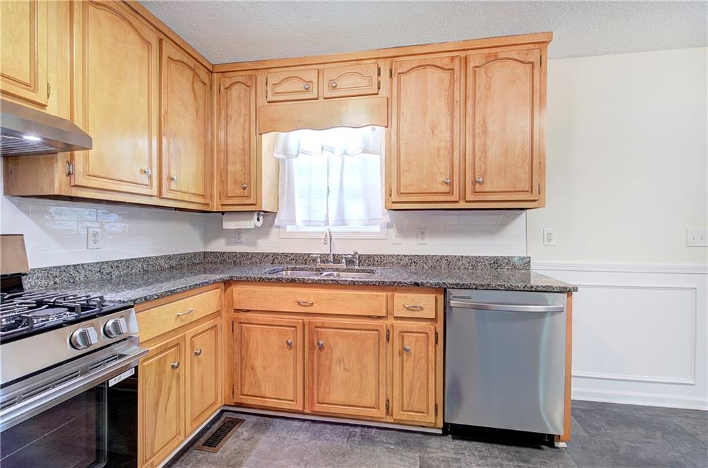 290 Whispering Waters Drive Property Photo 19