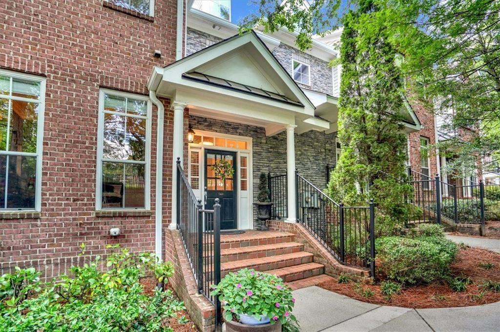 5464 Glenridge View NE Property Photo 1