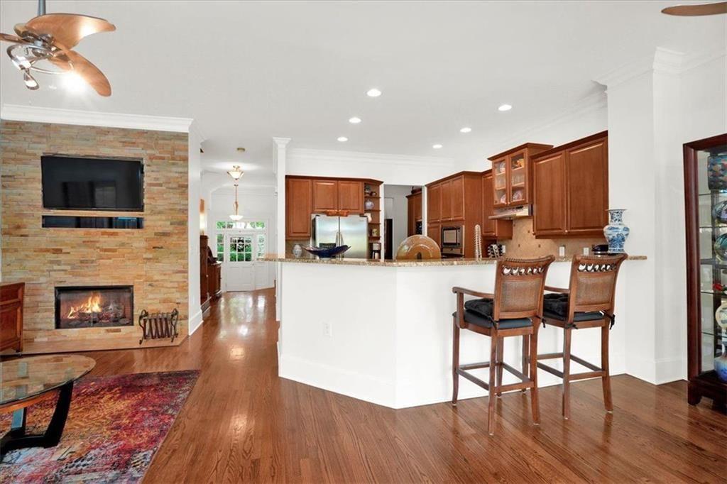 5464 Glenridge View Ne Property Photo 4