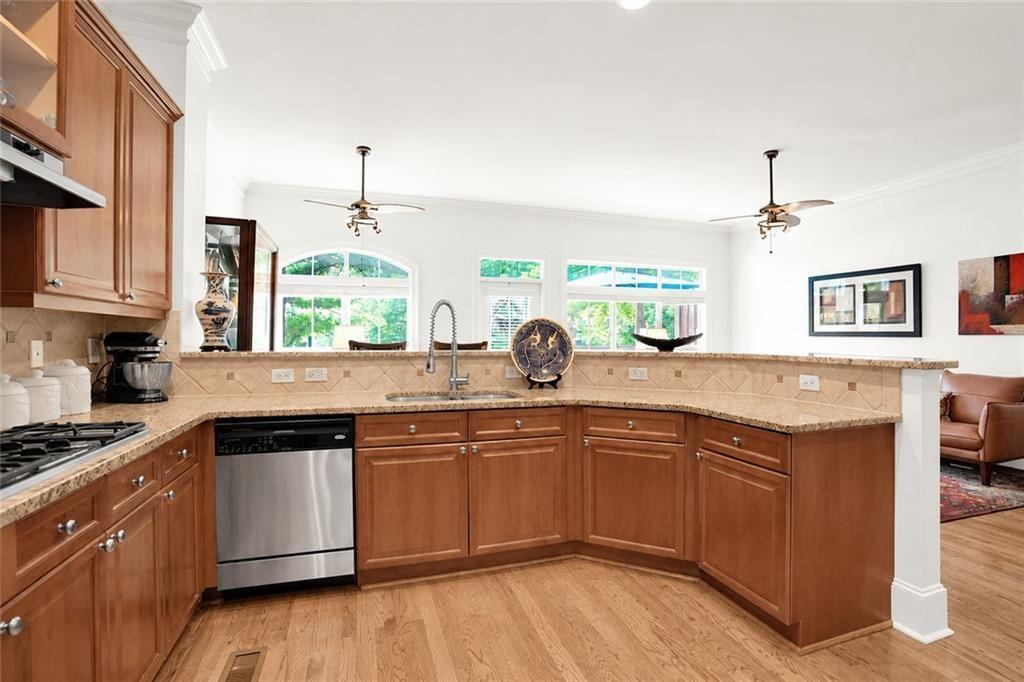 5464 Glenridge View Ne Property Photo 27