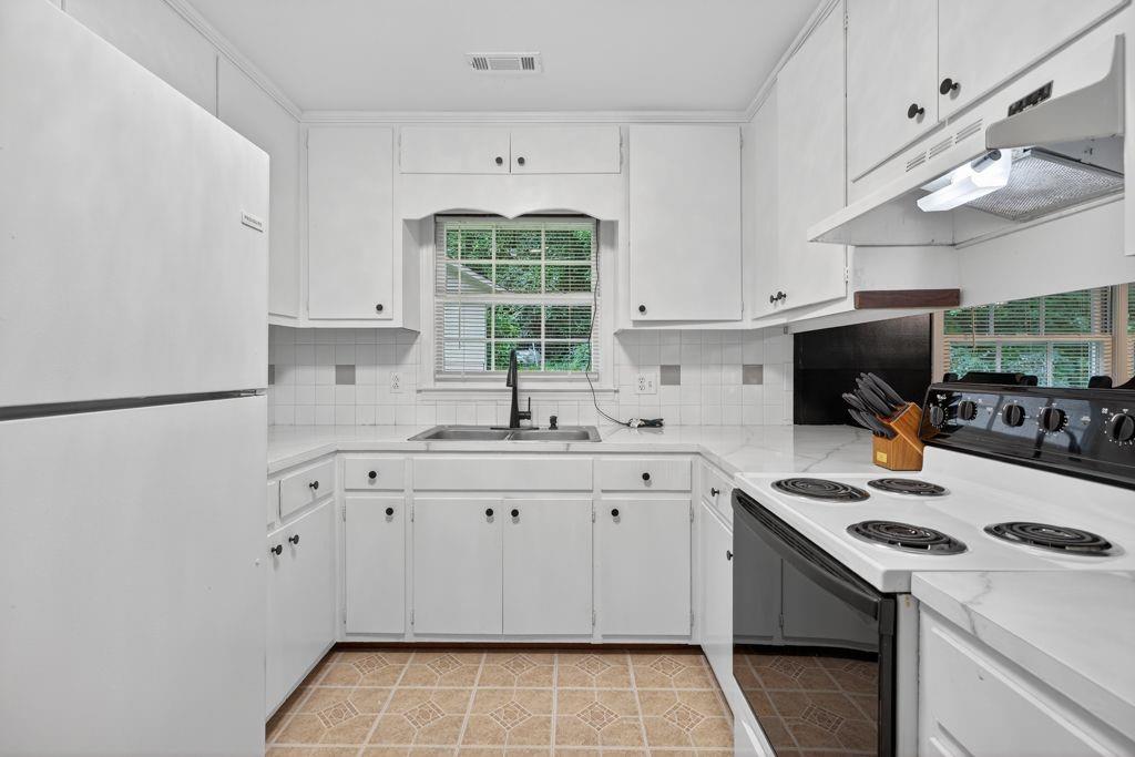 8 Taylor Road Property Photo 28