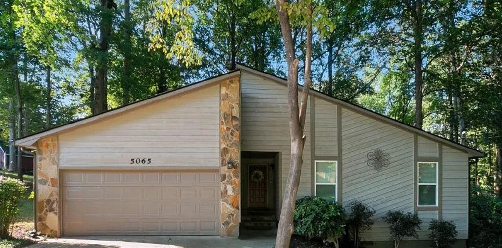5065 Carole Place Property Photo 2