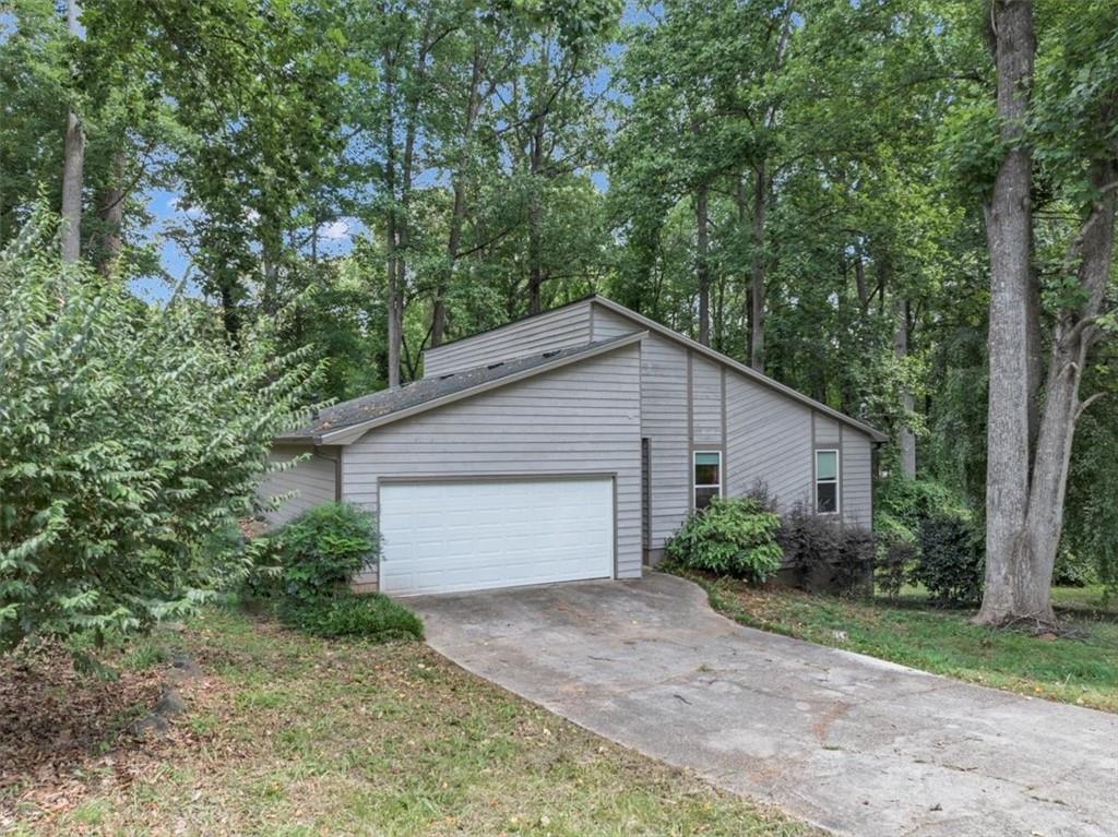 5065 Carole Place Property Photo 3