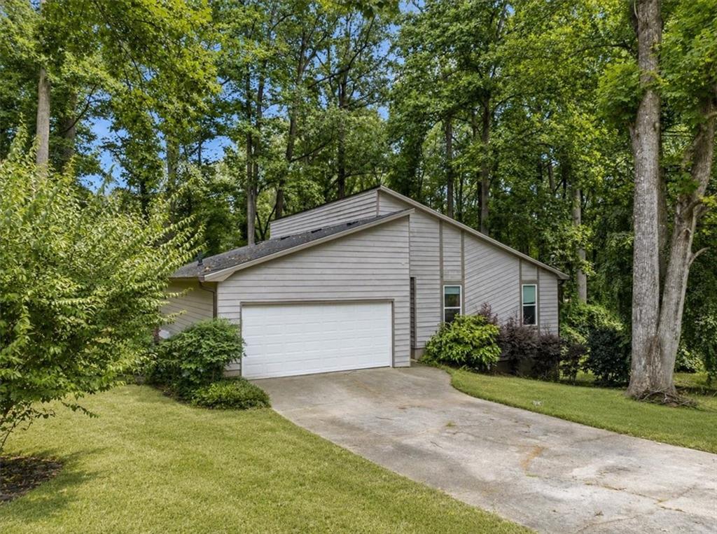 5065 Carole Place Property Photo 4