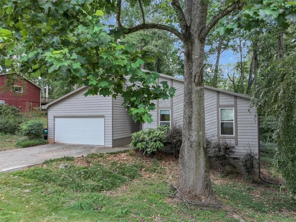 5065 Carole Place Property Photo 5