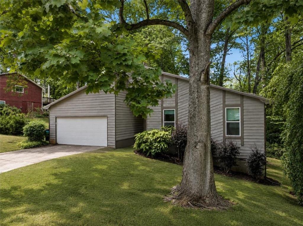 5065 Carole Place Property Photo 6