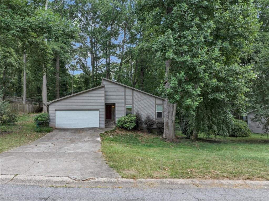 5065 Carole Place Property Photo 7