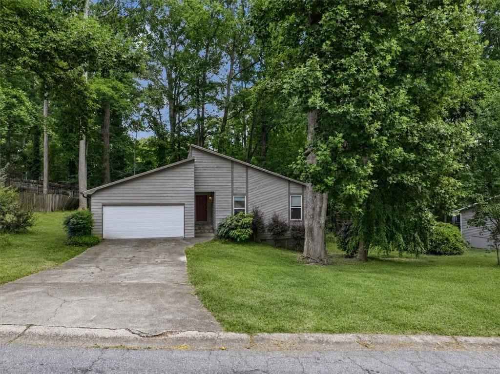 5065 Carole Place Property Photo 8