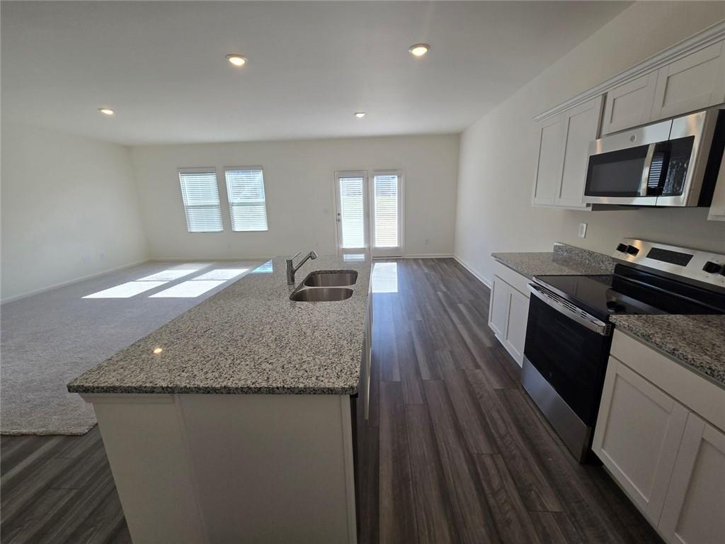 73 Rowlett Place Property Photo 4