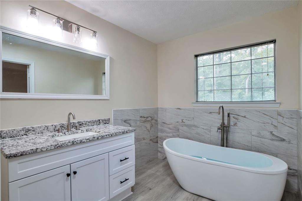7086 Sir Galahad Way Property Photo 9